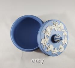 Wedgwood Blue and White Jasperware Powder Box, Candy Dish, Vanity Dresser Trinket Box, 1968, England, 873