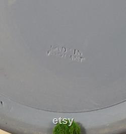 Wedgwood Blue and White Jasperware Powder Box, Candy Dish, Vanity Dresser Trinket Box, 1968, England, 873