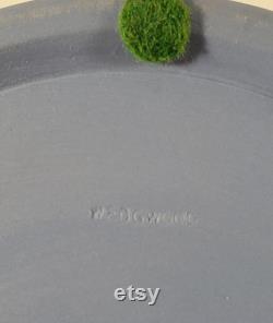 Wedgwood Blue and White Jasperware Powder Box, Candy Dish, Vanity Dresser Trinket Box, 1968, England, 873