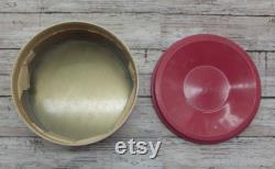 YANKEE CLOVER POWDER Vintage Richard Hudnut Scented Dusting Powder Empty 7 Oz. Round Metal Container Farm Scene Cowboy Great Graphics