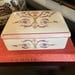 vintage 1950s Elizabeth Arden powder box. measures 6 w x 4 h.